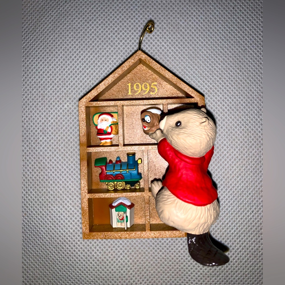New 1995 Hallmark Christmas Keepsake "Collecting Memories" Ornament
